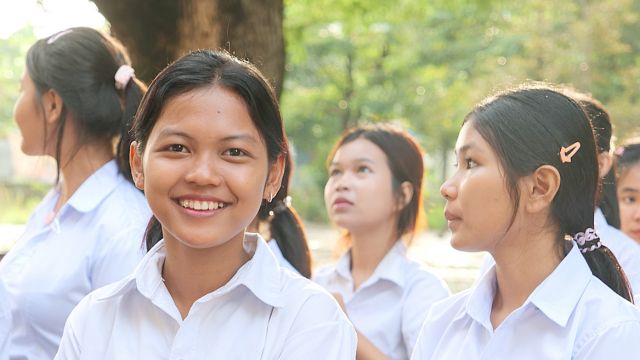 Nos collégiennes passent le brevet – Campus Happy Chandara